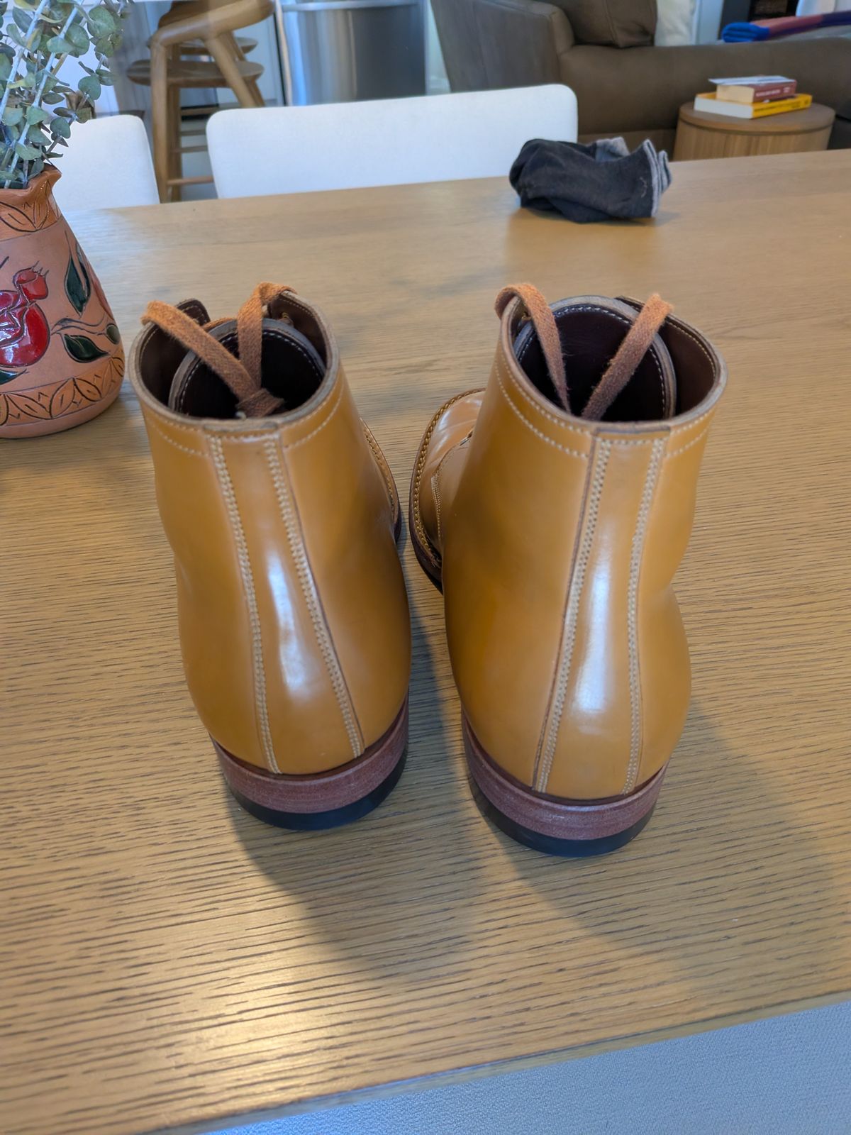 Photo by catchyname on January 2, 2026 of the Onderhoud LVL01 Derby Boot in Maryam Unglazed Shell natural.