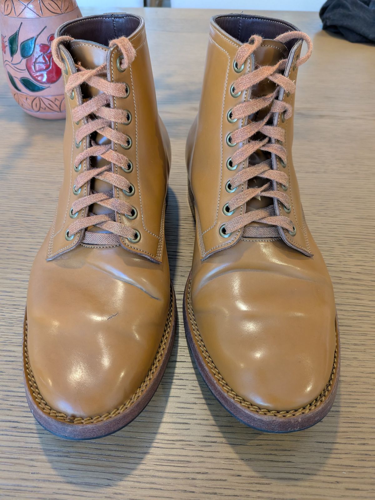 Photo by catchyname on January 2, 2026 of the Onderhoud LVL01 Derby Boot in Maryam Unglazed Shell natural.