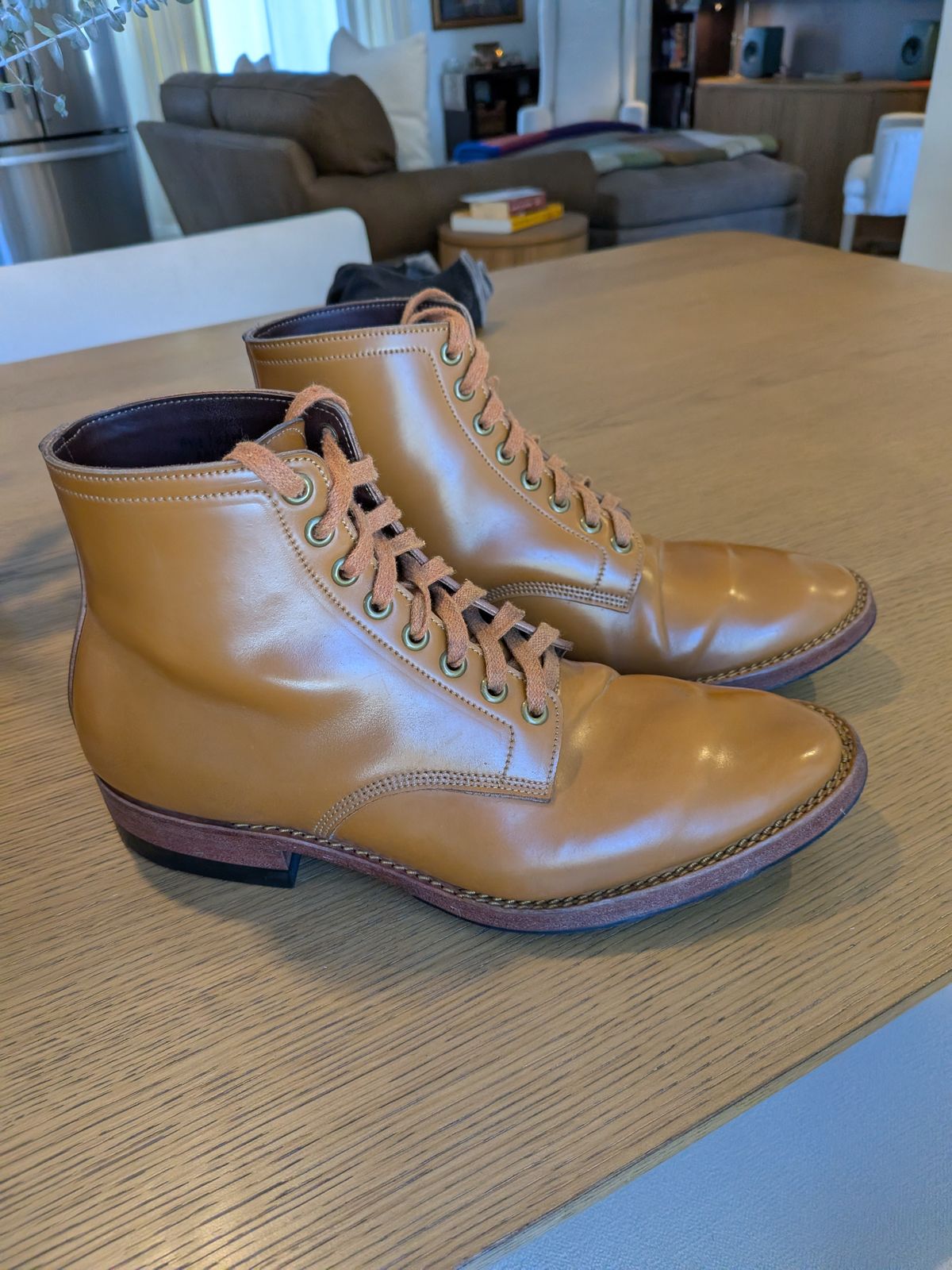 Photo by catchyname on January 2, 2026 of the Onderhoud LVL01 Derby Boot in Maryam Unglazed Shell natural.