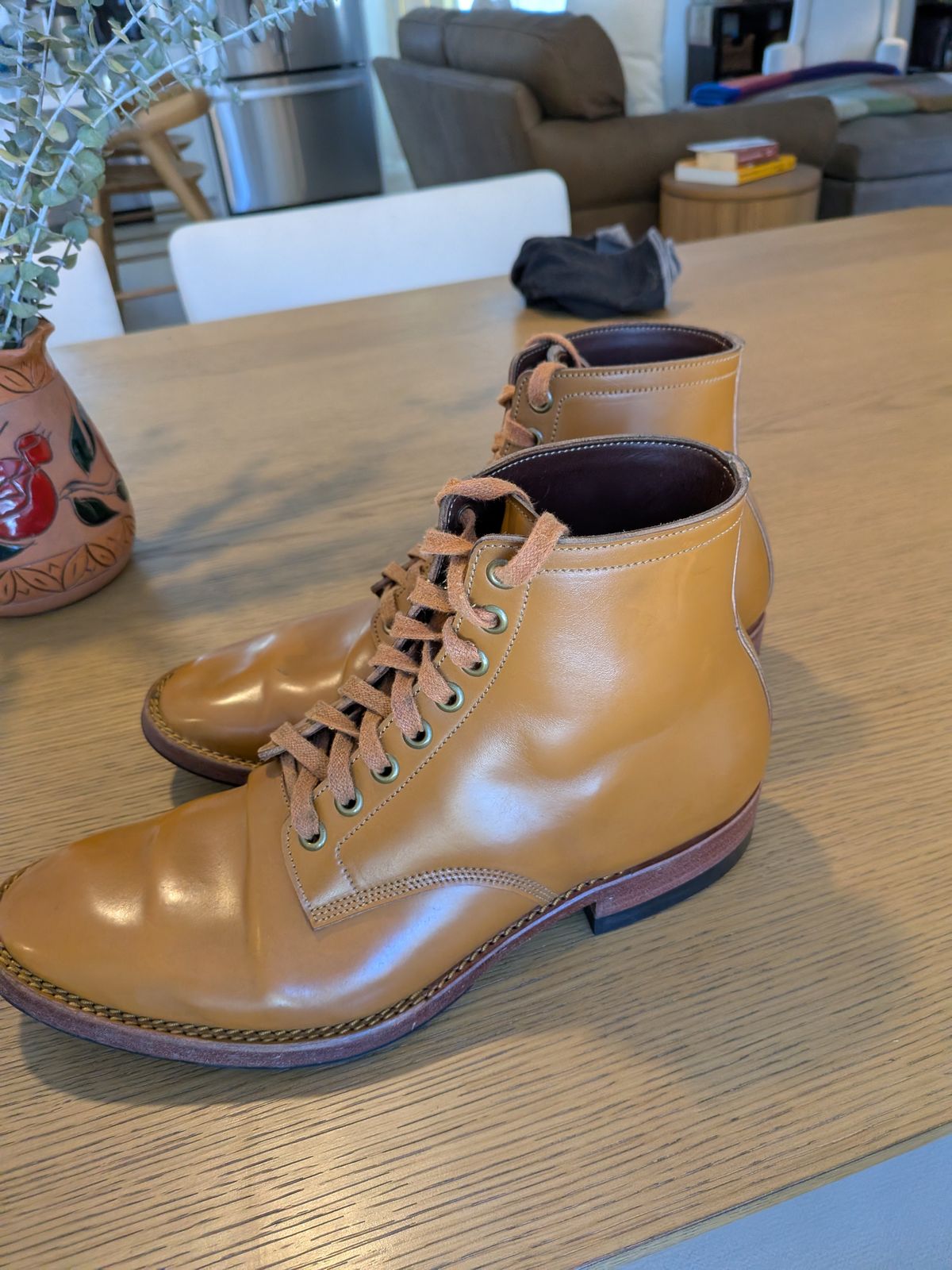 Photo by catchyname on January 2, 2026 of the Onderhoud LVL01 Derby Boot in Maryam Unglazed Shell natural.