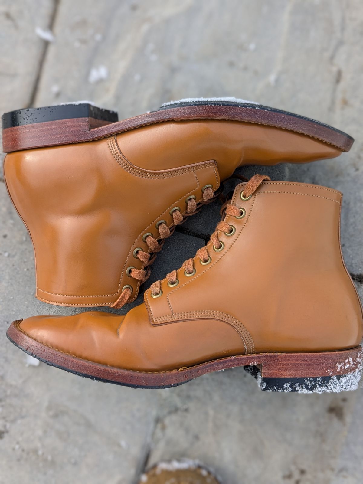 Photo by catchyname on February 1, 2026 of the Onderhoud LVL01 Derby Boot in Maryam Unglazed Shell natural.