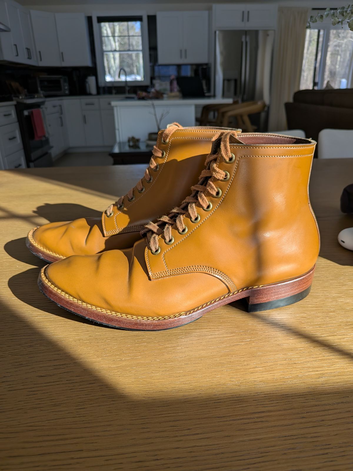 Photo by catchyname on March 1, 2026 of the Onderhoud LVL01 Derby Boot in Maryam Unglazed Shell natural.
