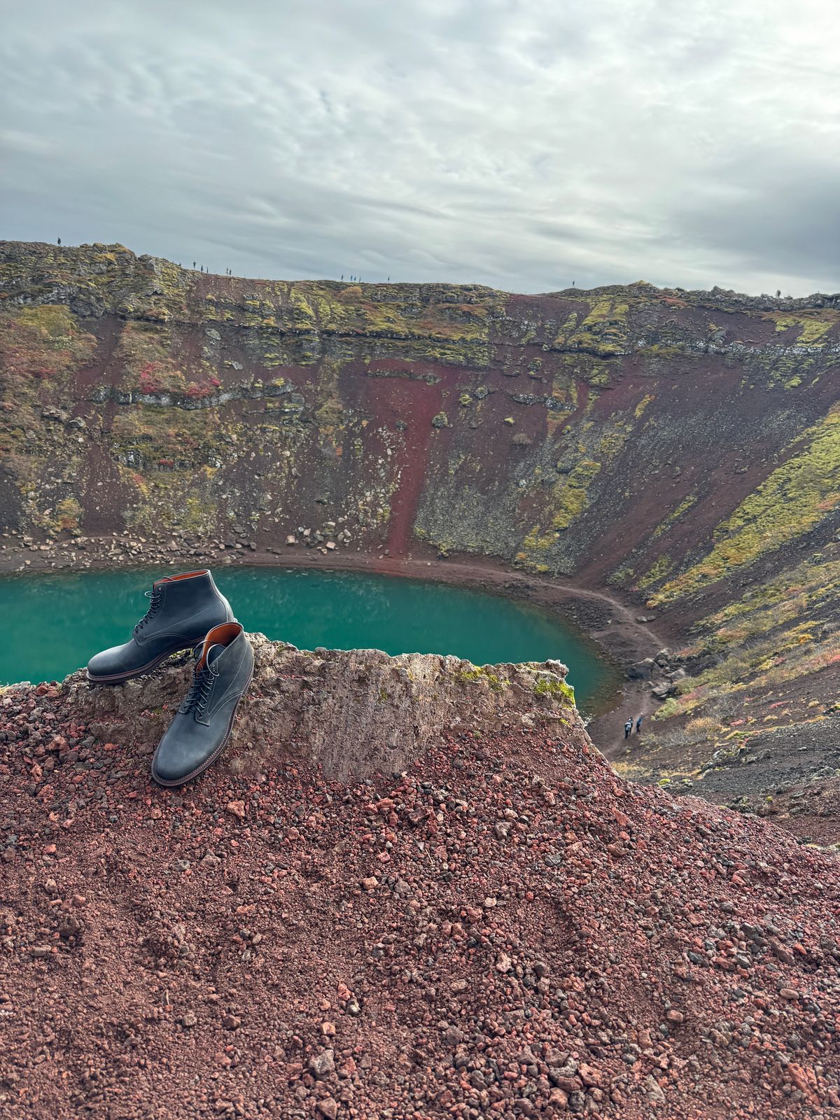 Photo by catchyname on September 29, 2024 of the Viberg Navvy Boot in Horween Black Washed Chromexcel & Washed Chromexcel.