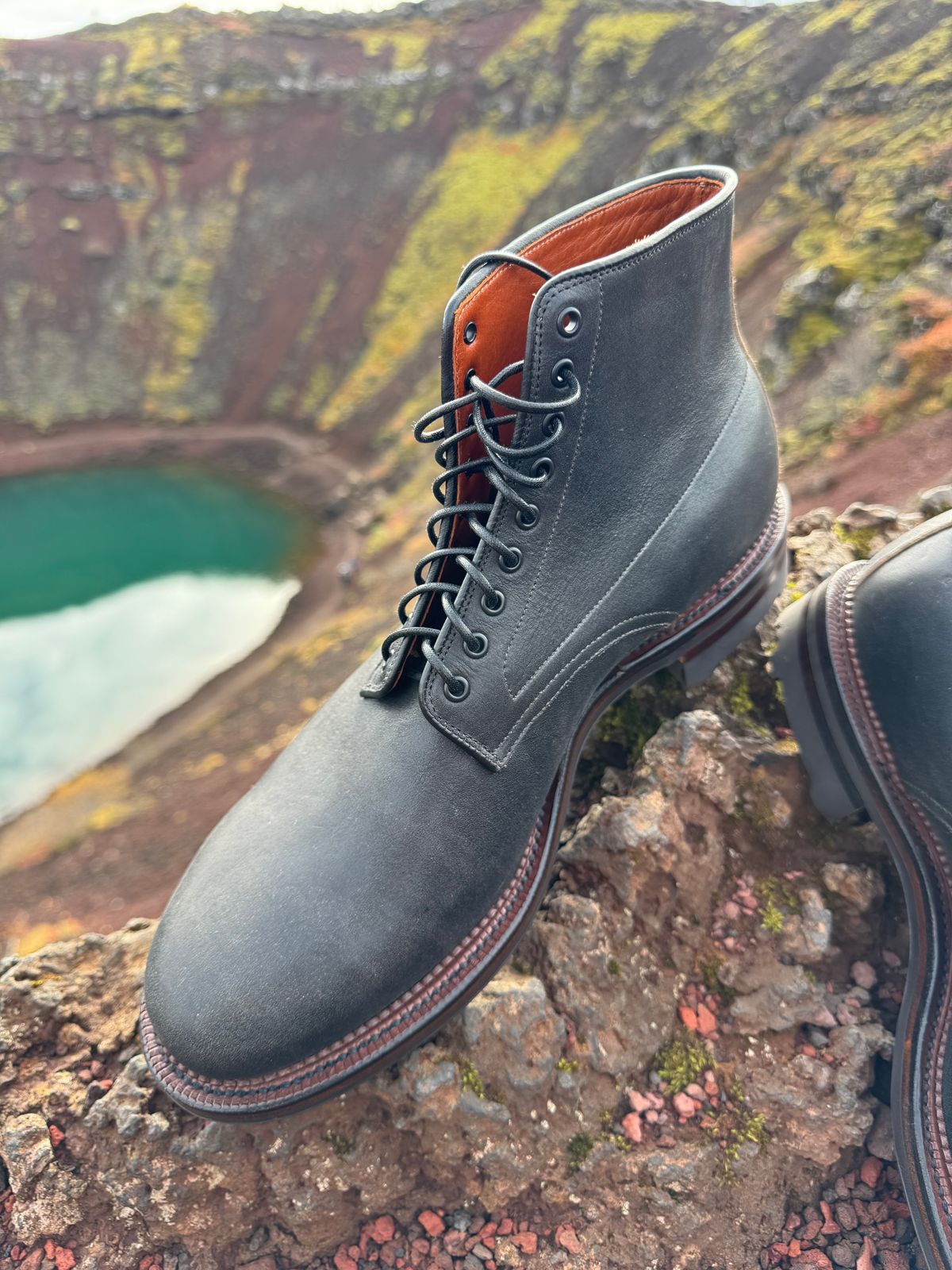 Photo by catchyname on September 29, 2024 of the Viberg Navvy Boot in Horween Black Washed Chromexcel & Washed Chromexcel.