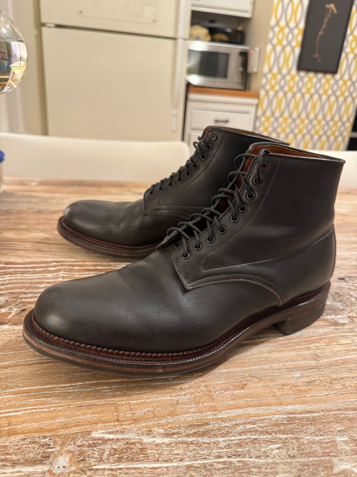 Photo by catchyname on November 3, 2024 of the Viberg Navvy Boot in Horween Black Washed Chromexcel & Washed Chromexcel.