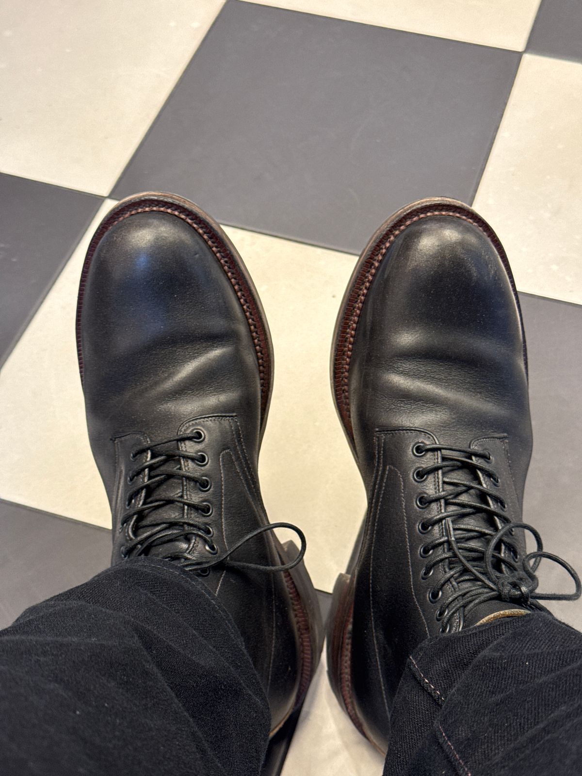 Photo by catchyname on November 11, 2024 of the Viberg Navvy Boot in Horween Black Washed Chromexcel & Washed Chromexcel.