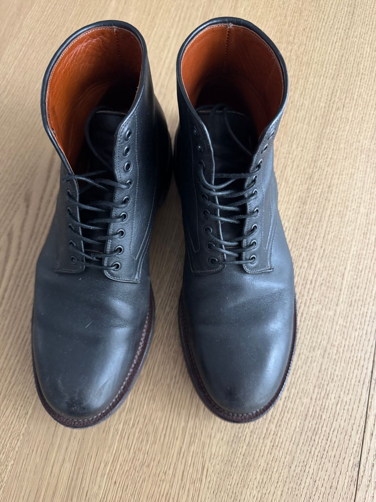 Photo by catchyname on December 5, 2024 of the Viberg Navvy Boot in Horween Black Washed Chromexcel & Washed Chromexcel.