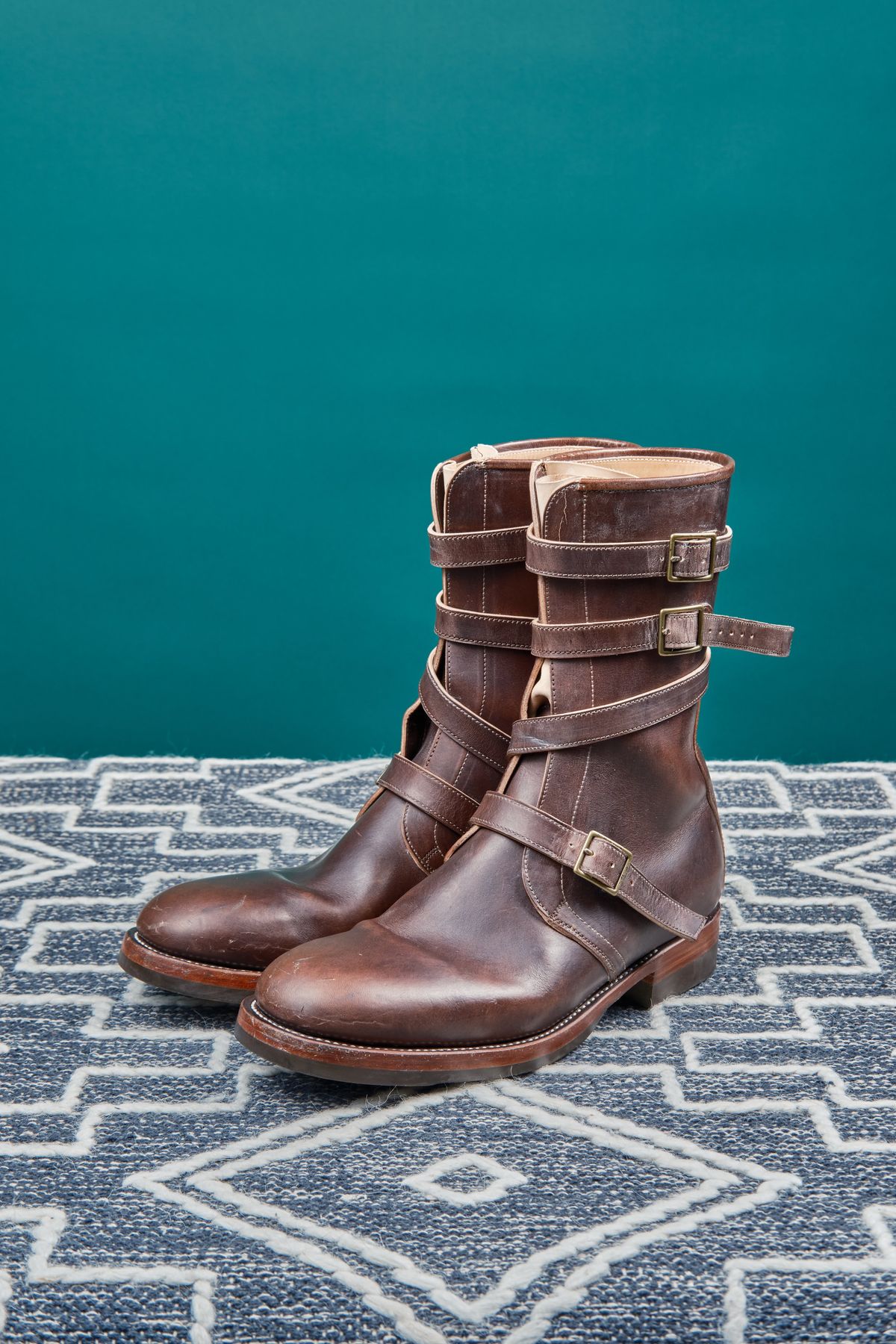 Photo by cliff.bar.nett on January 5, 2025 of the Briselblack The Hanker Tanker Boots in Maryam Thick Horsebutt Overdye brown.