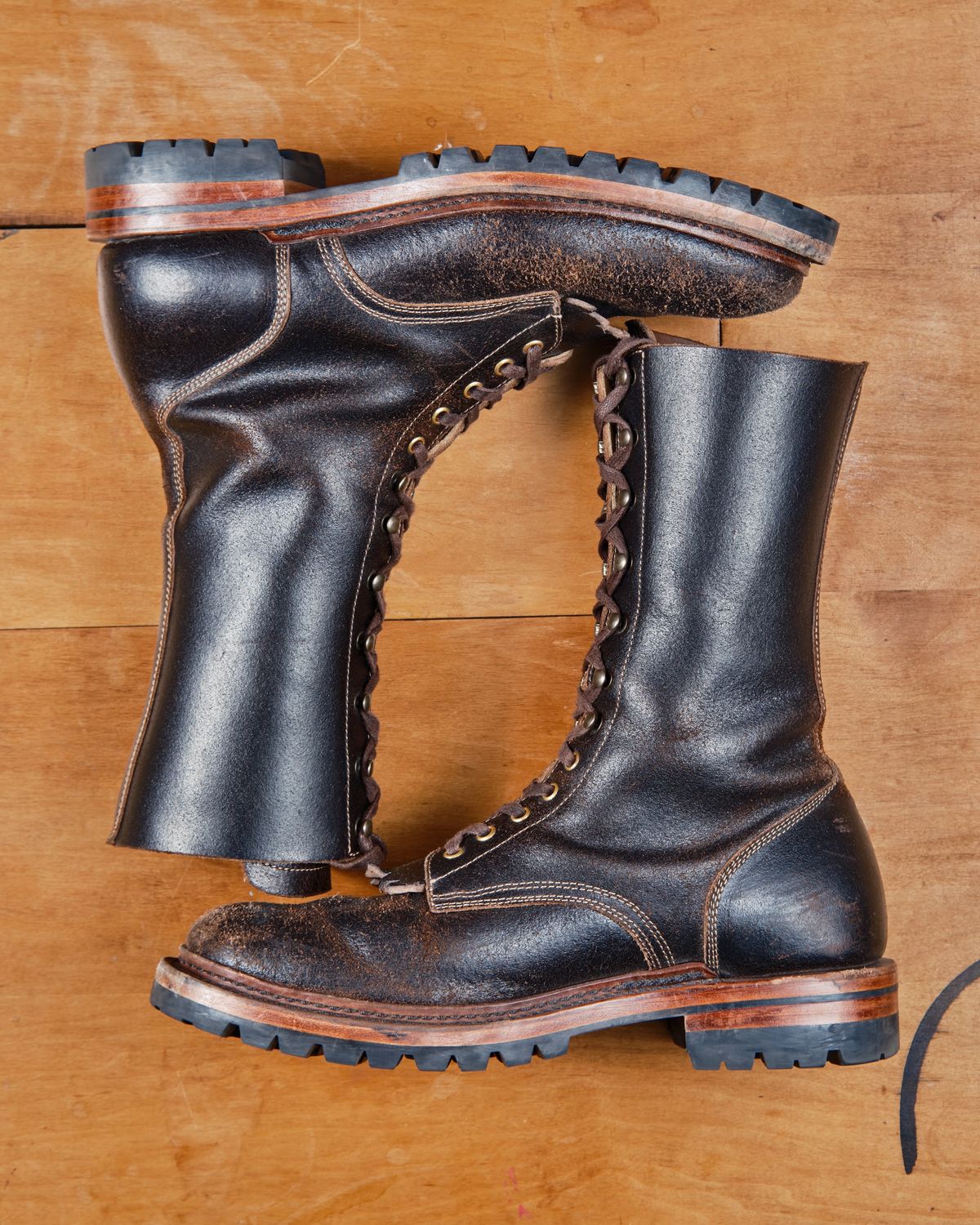 Photo by cliff.bar.nett on November 3, 2024 of the Sagara Boondocker in Horween Dark Brown Waxed Flesh.