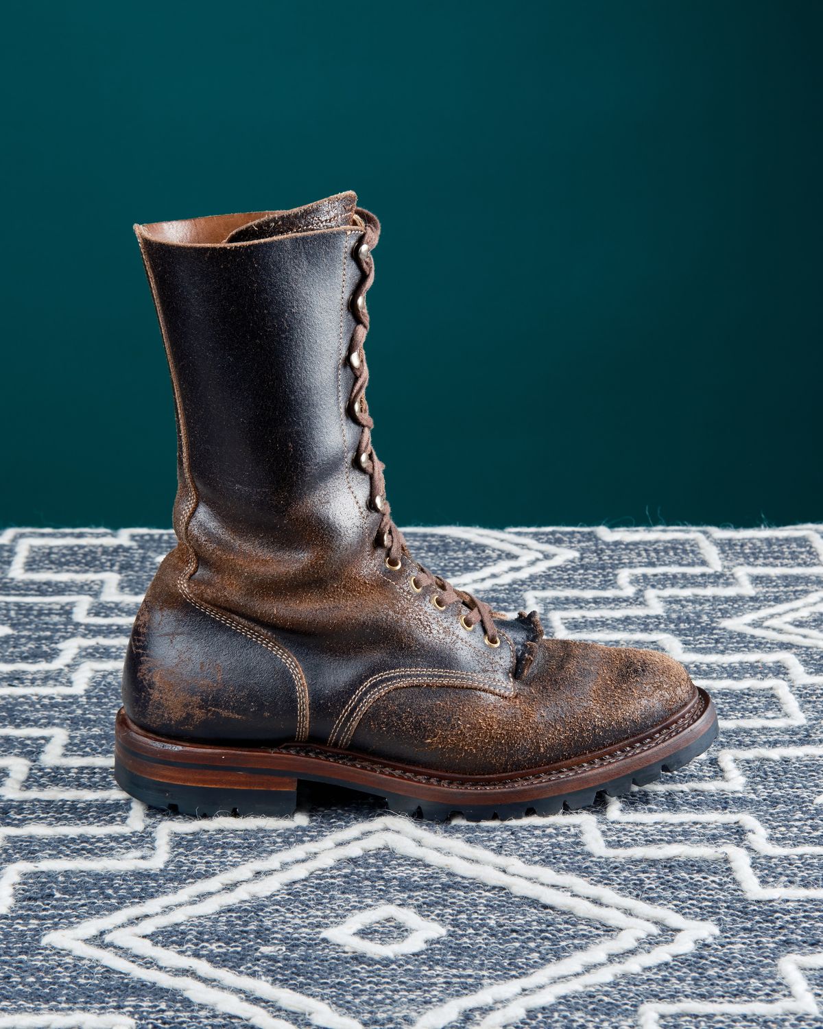 Photo by cliff.bar.nett on April 1, 2025 of the Sagara Boondocker in Horween Dark Brown Waxed Flesh.