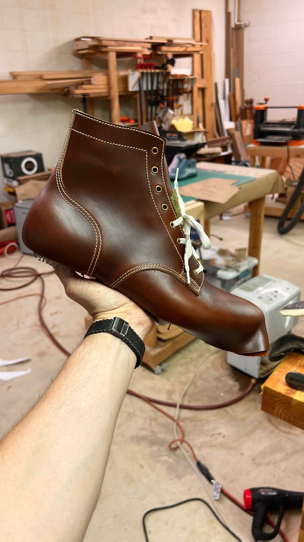 Photo by cliff.bar.nett on July 18, 2024 of the Oldspeed Service Boot 6” in Horween Timber Chromexcel.