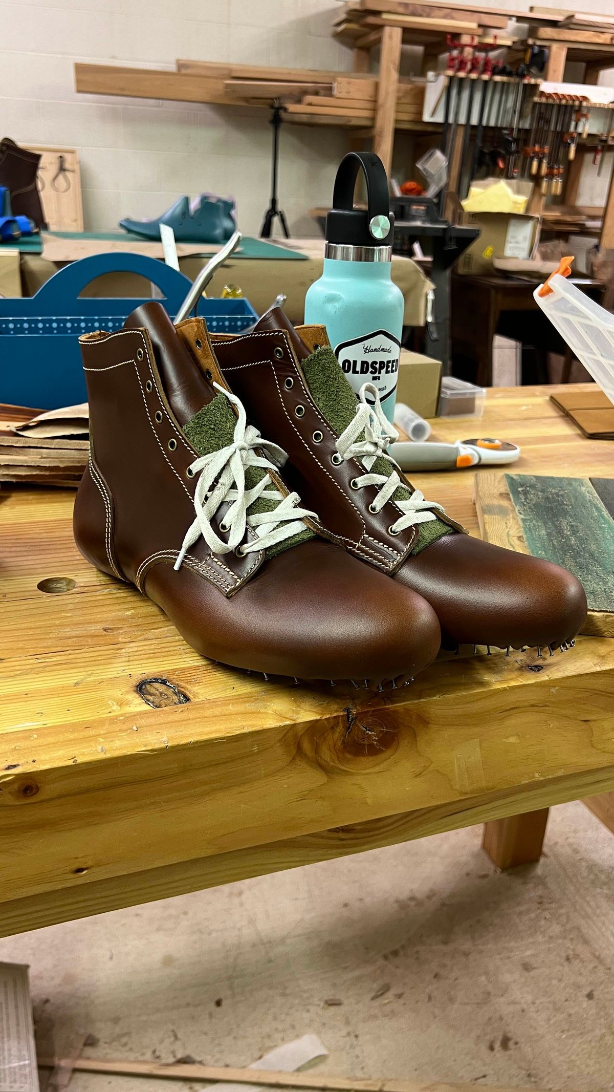 Photo by cliff.bar.nett on July 18, 2024 of the Oldspeed Service Boot 6” in Horween Timber Chromexcel.