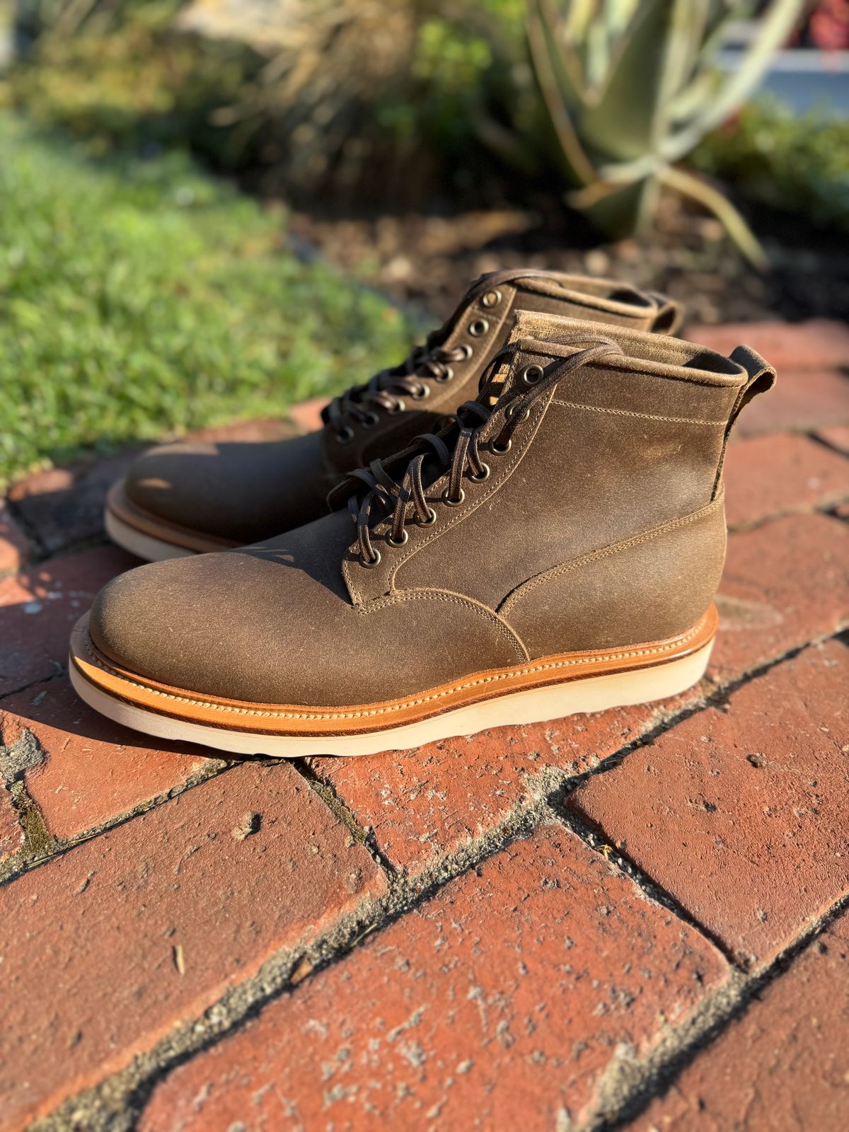 Photo by Armmmmm on October 1, 2024 of the Viberg Scout Boot in C.F. Stead Nature Waxy Commander.