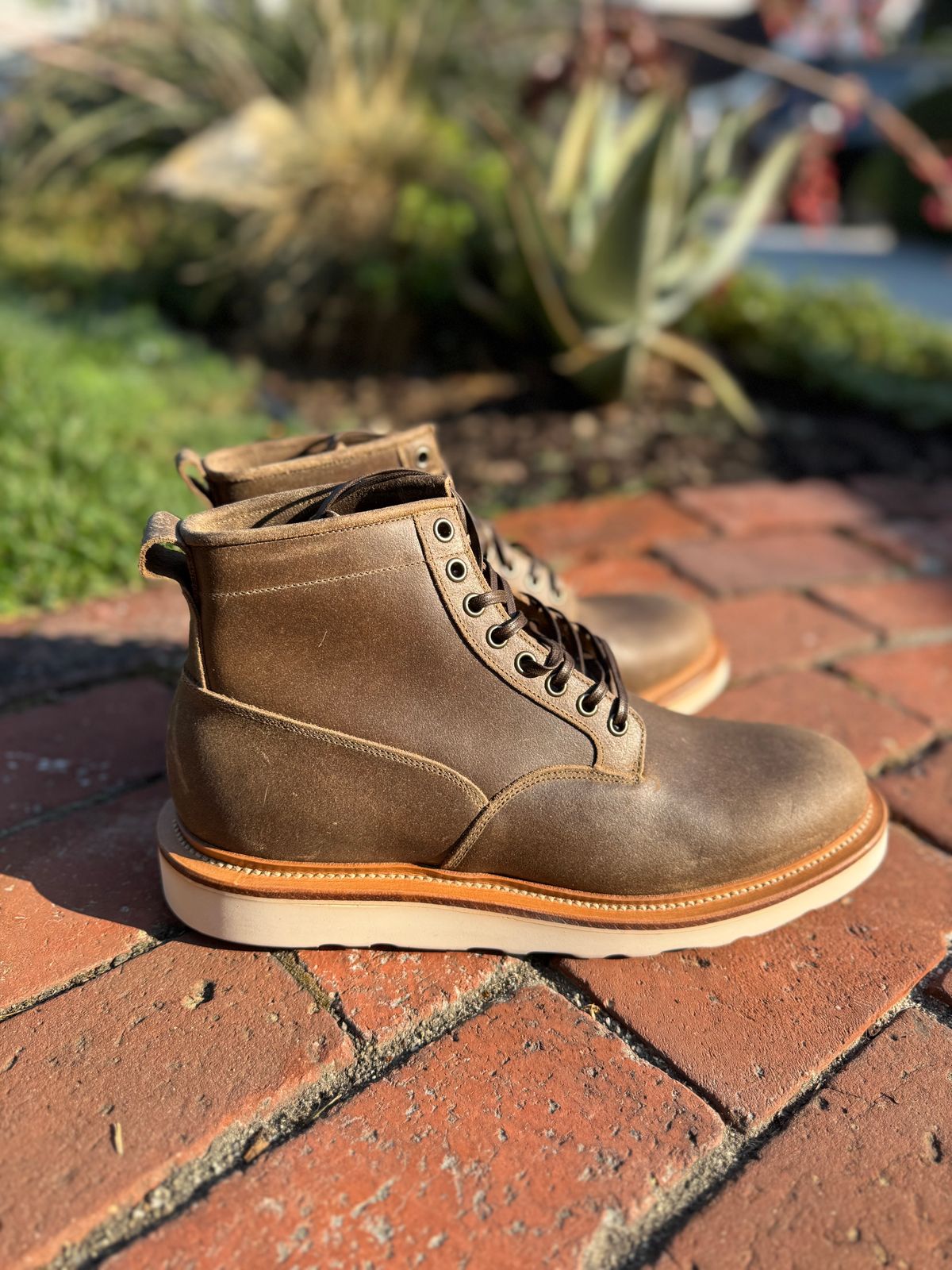 Photo by Armmmmm on October 1, 2024 of the Viberg Scout Boot in C.F. Stead Nature Waxy Commander.