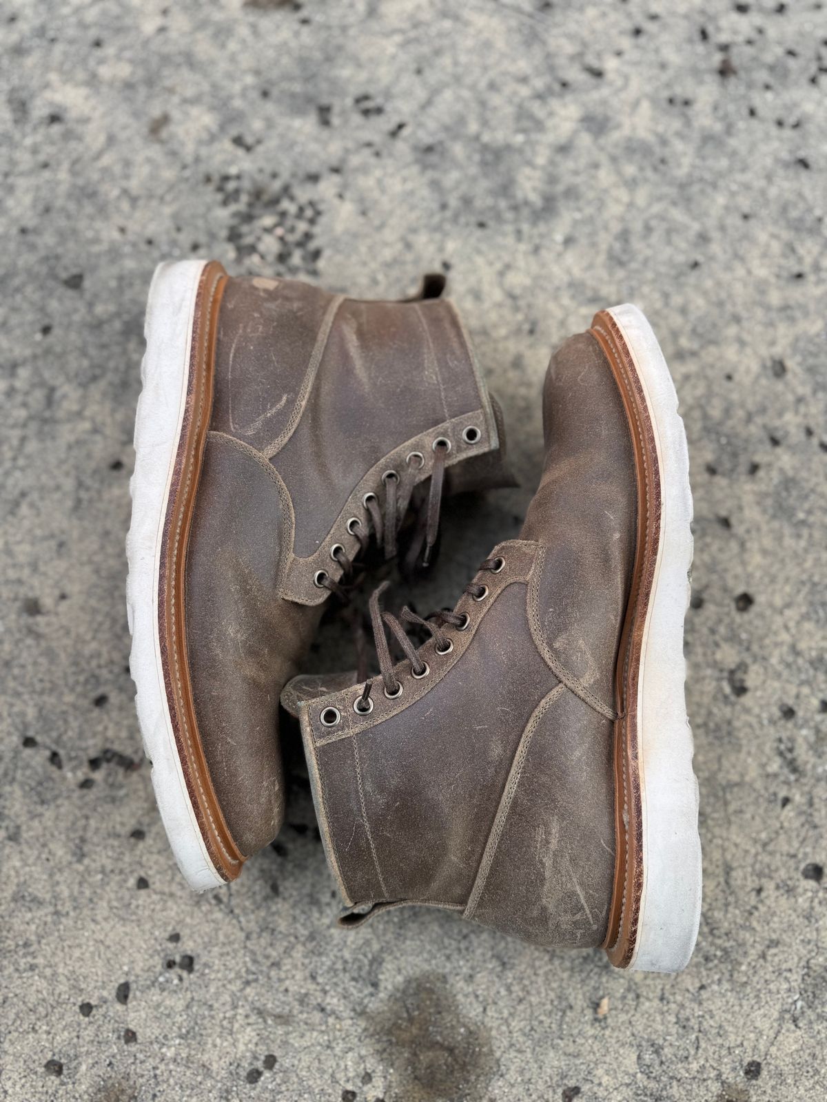 Photo by Armmmmm on November 5, 2024 of the Viberg Scout Boot in C.F. Stead Nature Waxy Commander.