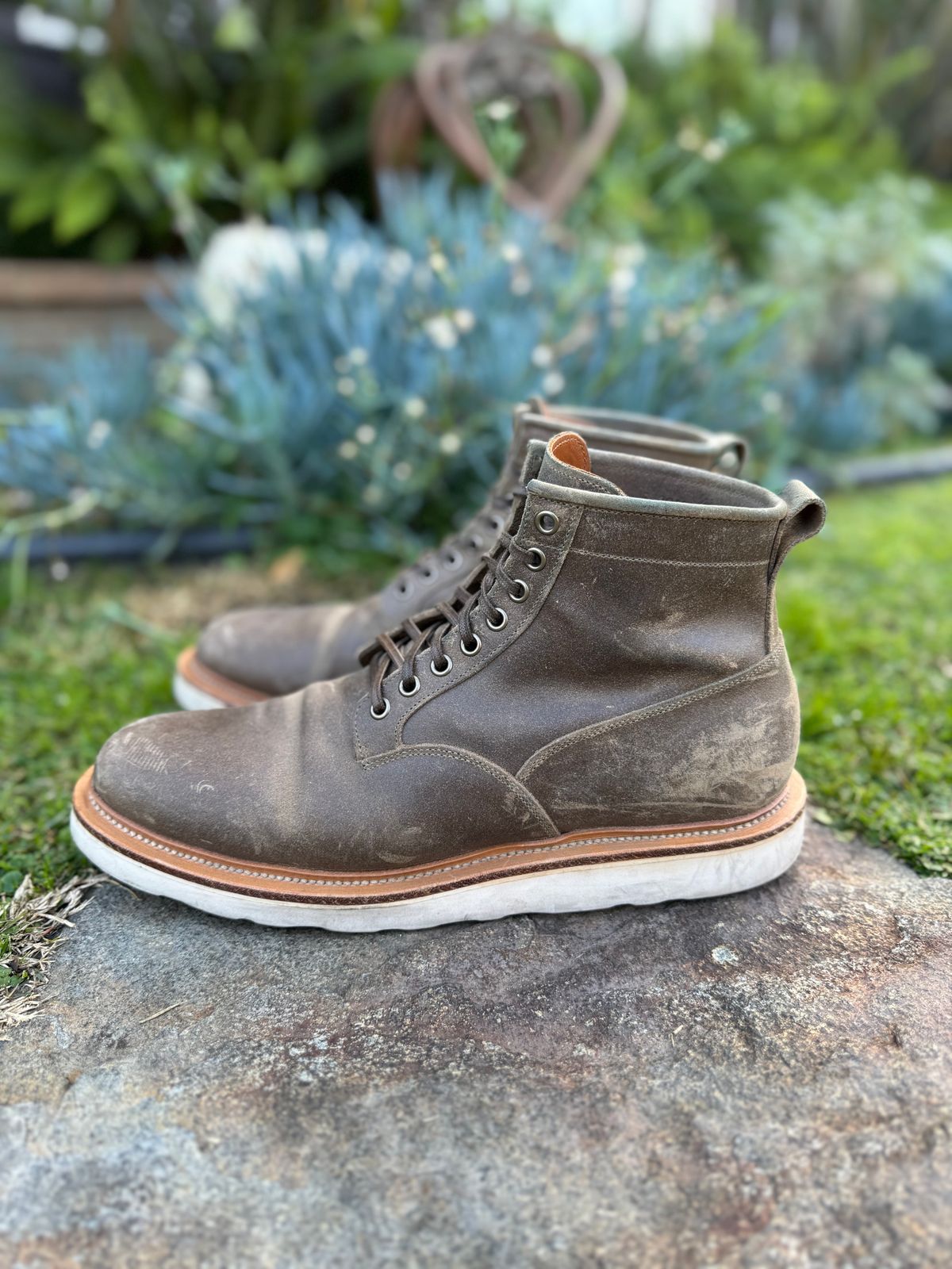 Photo by Armmmmm on December 5, 2024 of the Viberg Scout Boot in C.F. Stead Nature Waxy Commander.