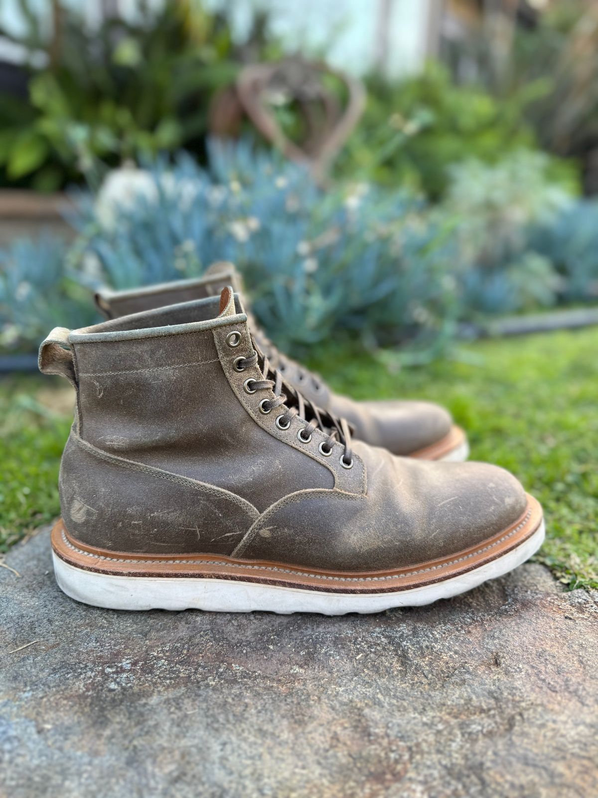 Photo by Armmmmm on December 5, 2024 of the Viberg Scout Boot in C.F. Stead Nature Waxy Commander.