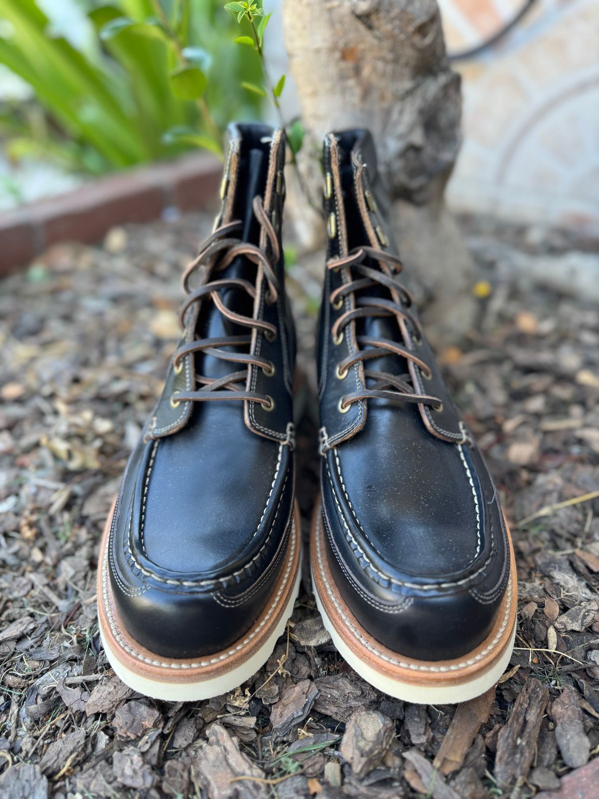 Photo by Armmmmm on October 5, 2025 of the Grant Stone Field Boot in Horween Black Chromexcel.