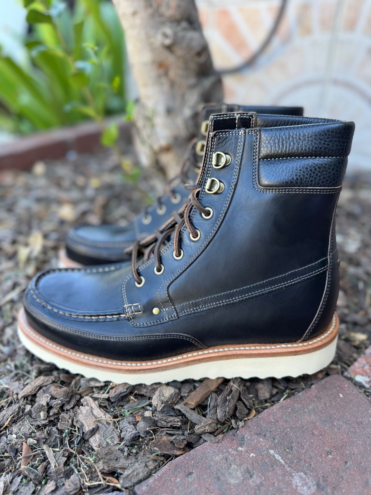 Photo by Armmmmm on October 5, 2025 of the Grant Stone Field Boot in Horween Black Chromexcel.