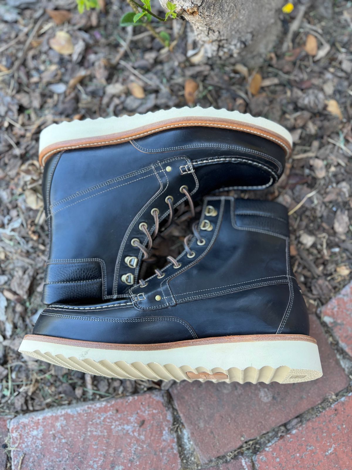 Photo by Armmmmm on October 5, 2025 of the Grant Stone Field Boot in Horween Black Chromexcel.