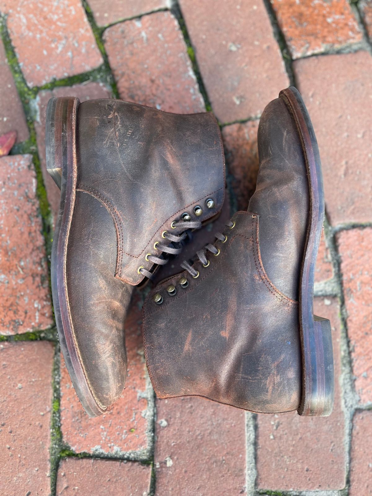 Photo by Armmmmm on December 5, 2022 of the Grant Stone Edward Boot in C.F. Stead Tobacco Waxy Commander Suede.