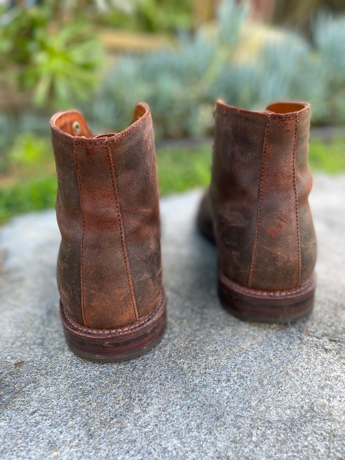 Photo by Armmmmm on January 5, 2023 of the Grant Stone Edward Boot in C.F. Stead Tobacco Waxy Commander Suede.