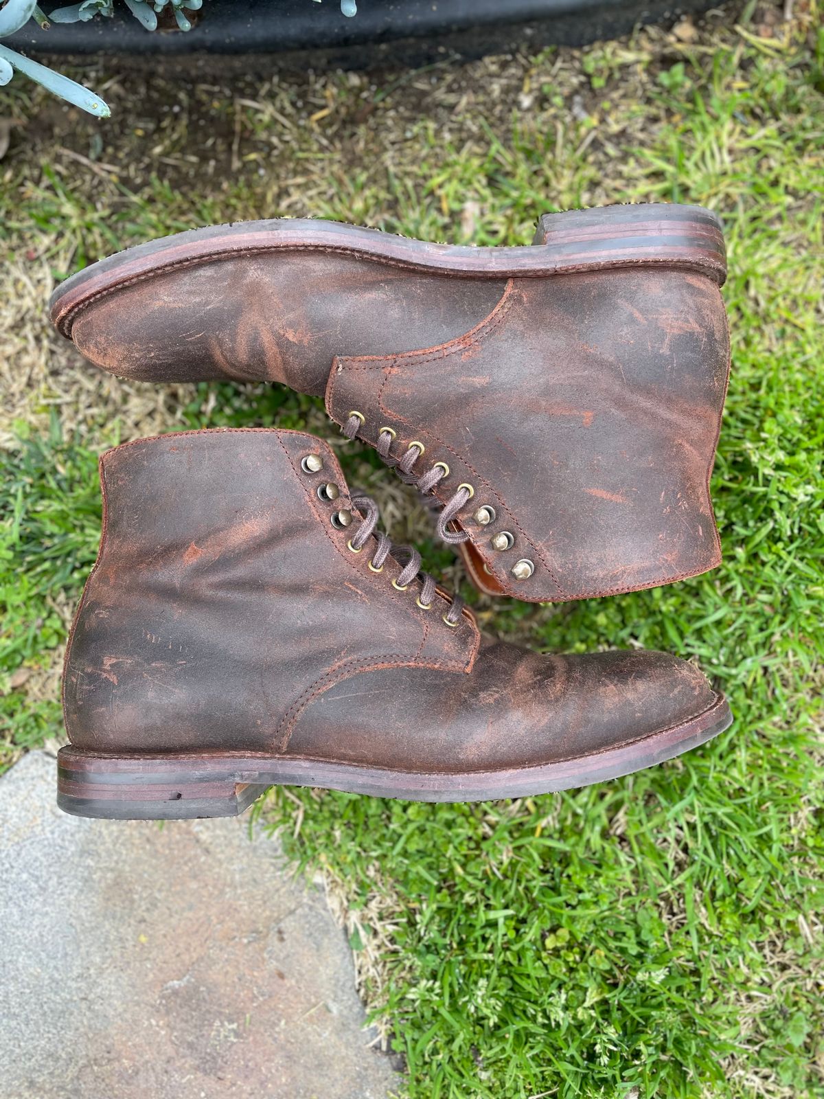 Photo by Armmmmm on February 5, 2023 of the Grant Stone Edward Boot in C.F. Stead Tobacco Waxy Commander Suede.