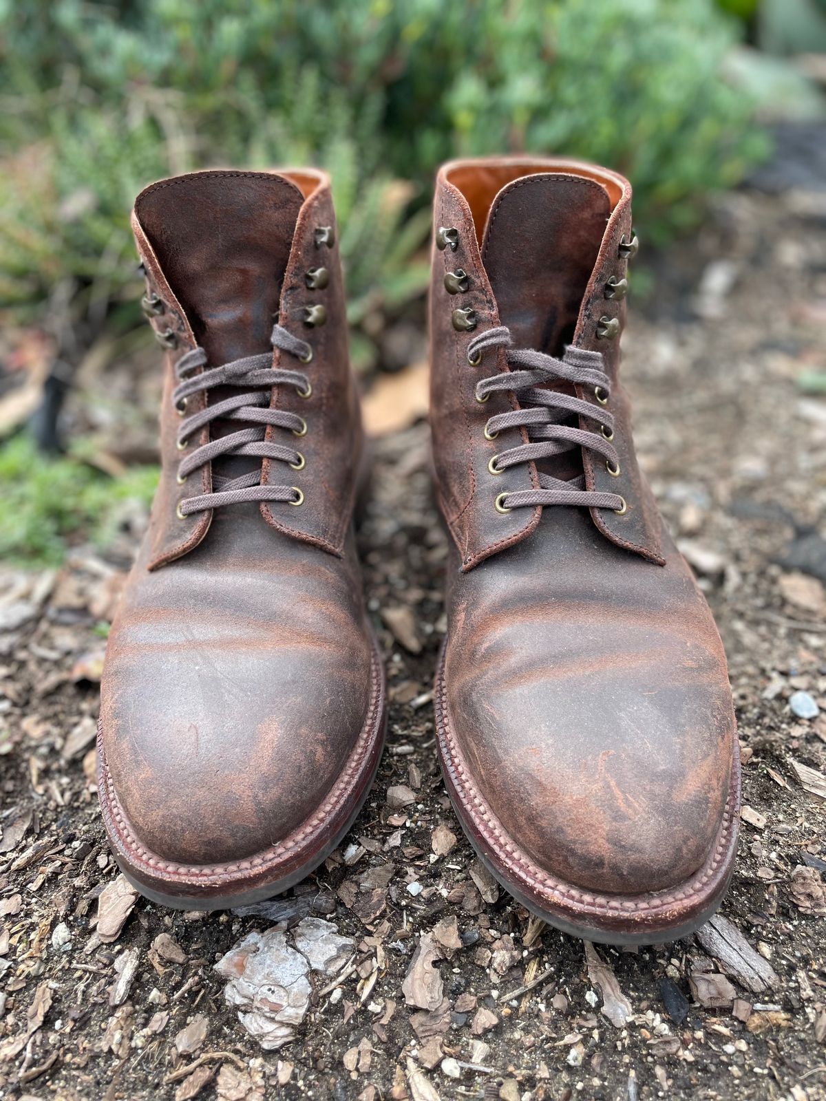 Photo by Armmmmm on March 5, 2023 of the Grant Stone Edward Boot in C.F. Stead Tobacco Waxy Commander Suede.