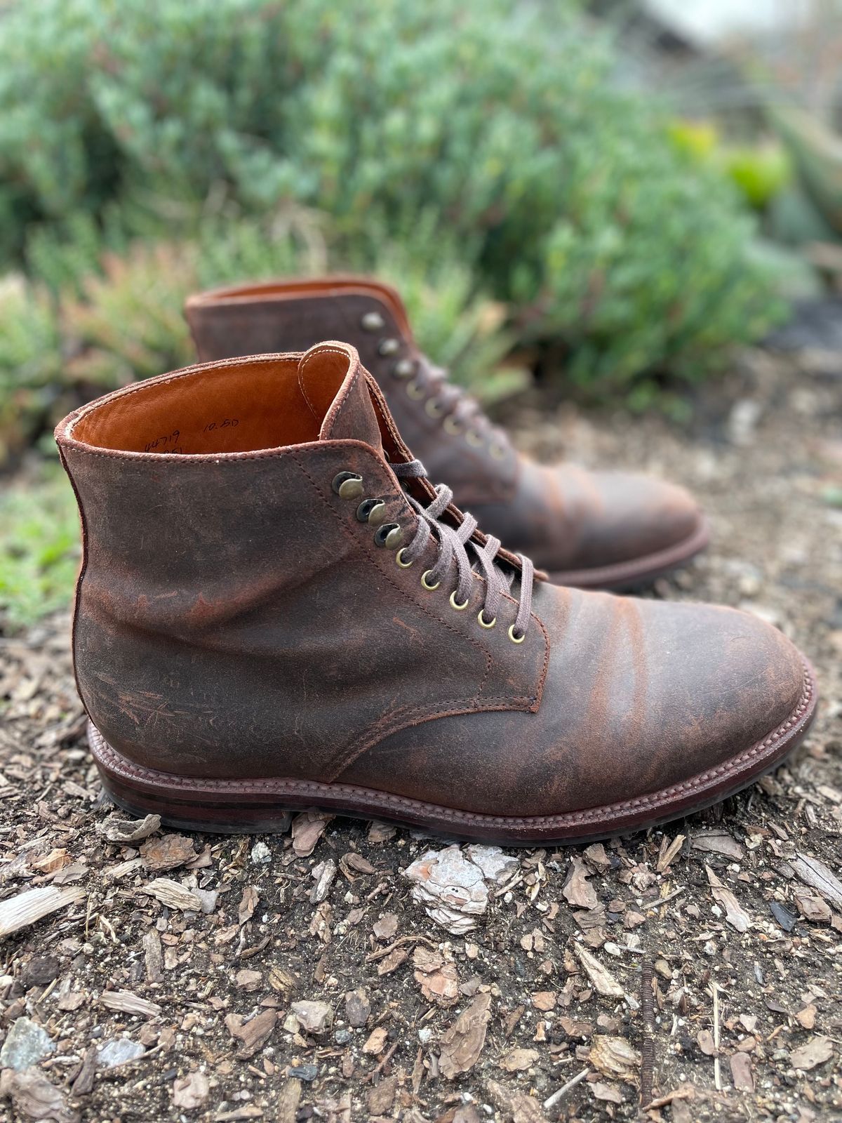 Photo by Armmmmm on March 5, 2023 of the Grant Stone Edward Boot in C.F. Stead Tobacco Waxy Commander Suede.