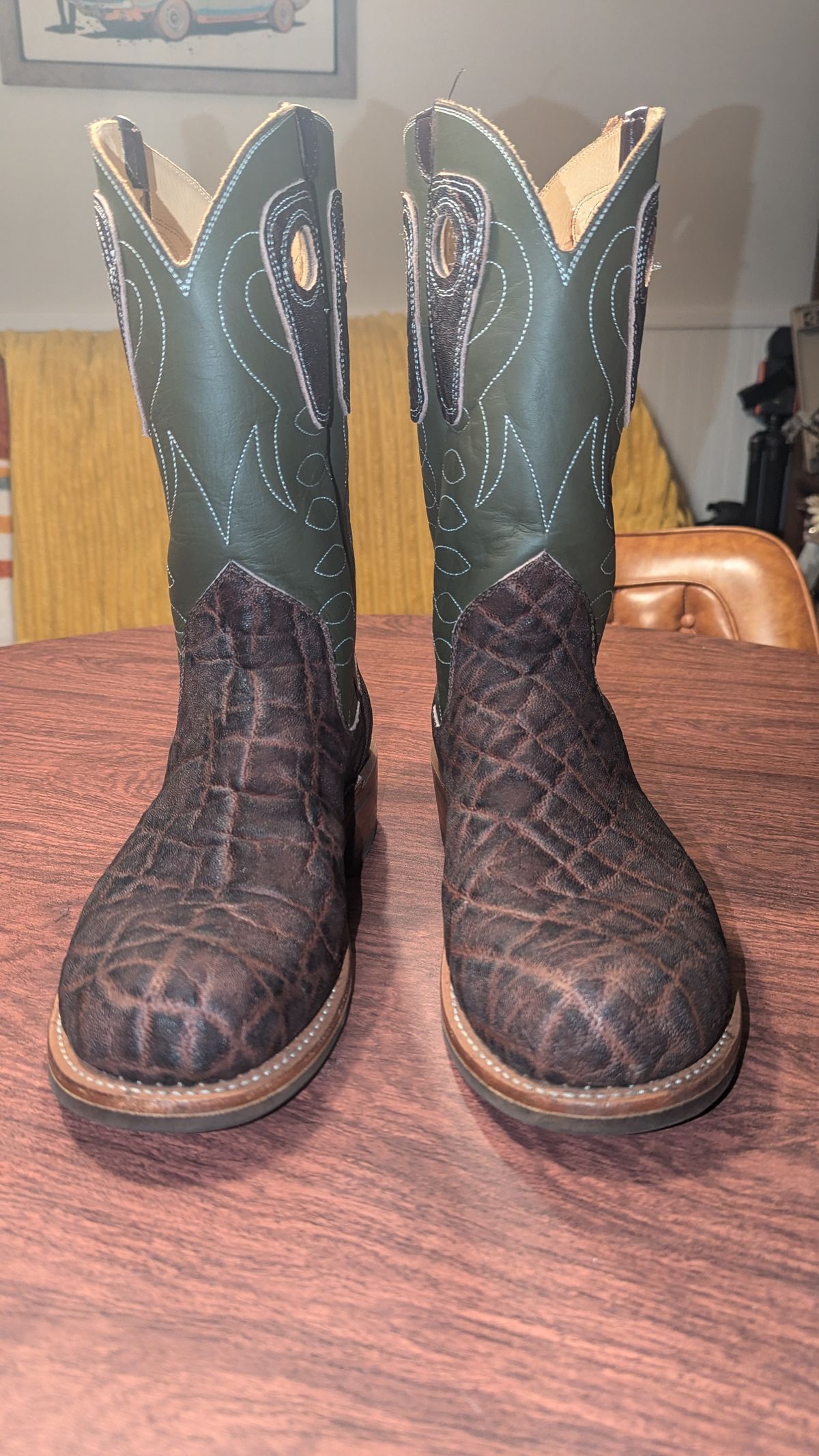 Photo by rotocheese on November 6, 2024 of the Beck Custom Cowboy Boots in Brown Elephant.