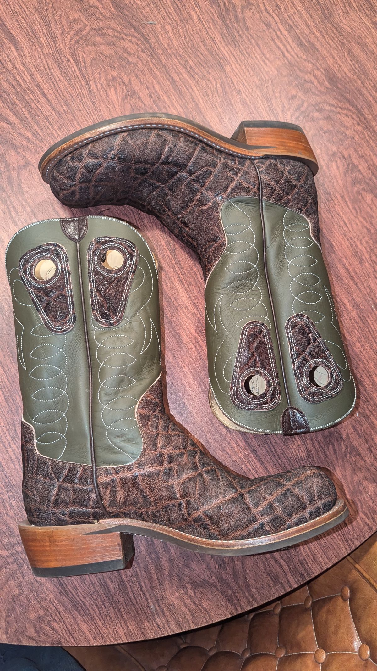 Photo by rotocheese on November 6, 2024 of the Beck Custom Cowboy Boots in Brown Elephant.