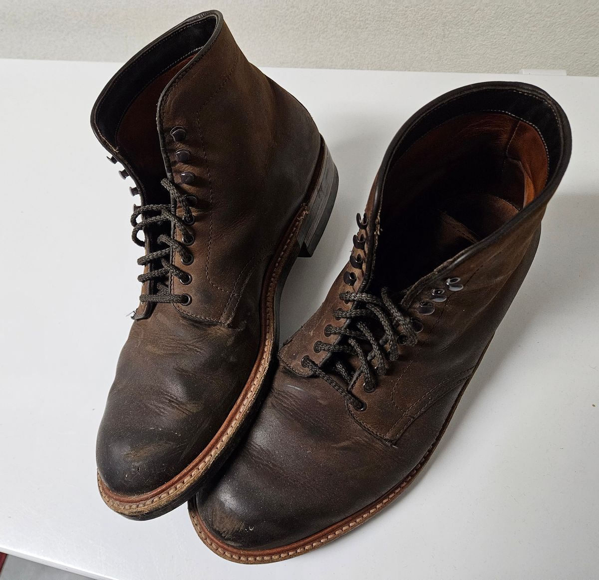 Photo by jj4483 on January 4, 2024 of the Alden Plain Toe Boot in Horween Tobacco Smooth Chamois.
