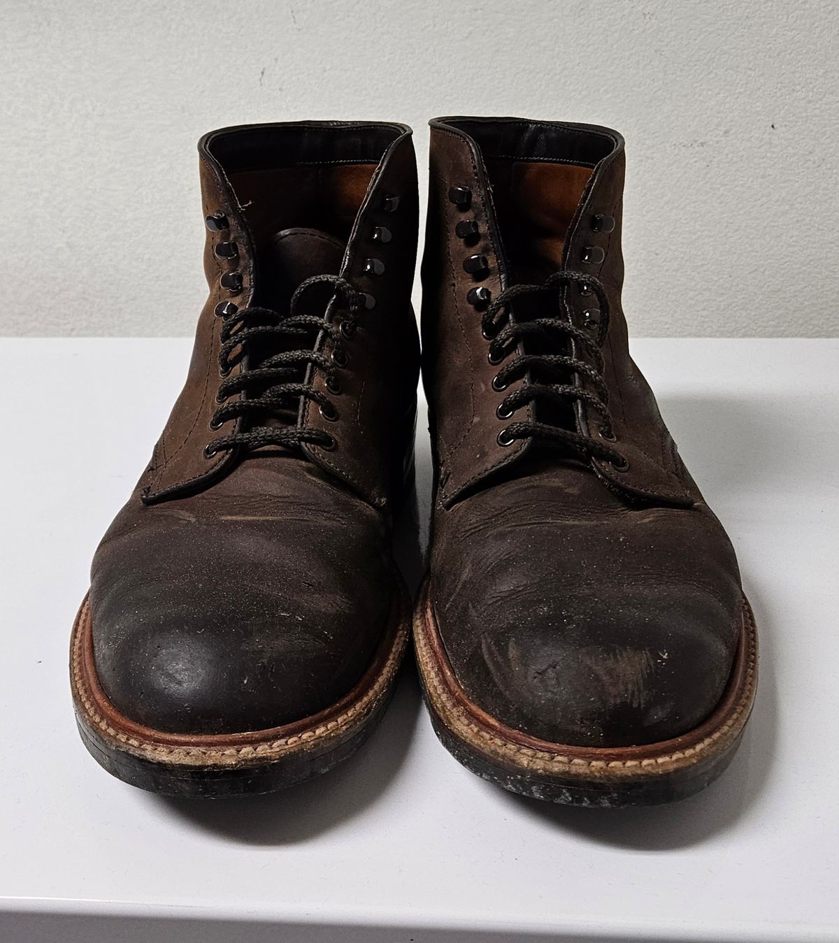 Photo by jj4483 on January 4, 2024 of the Alden Plain Toe Boot in Horween Tobacco Smooth Chamois.