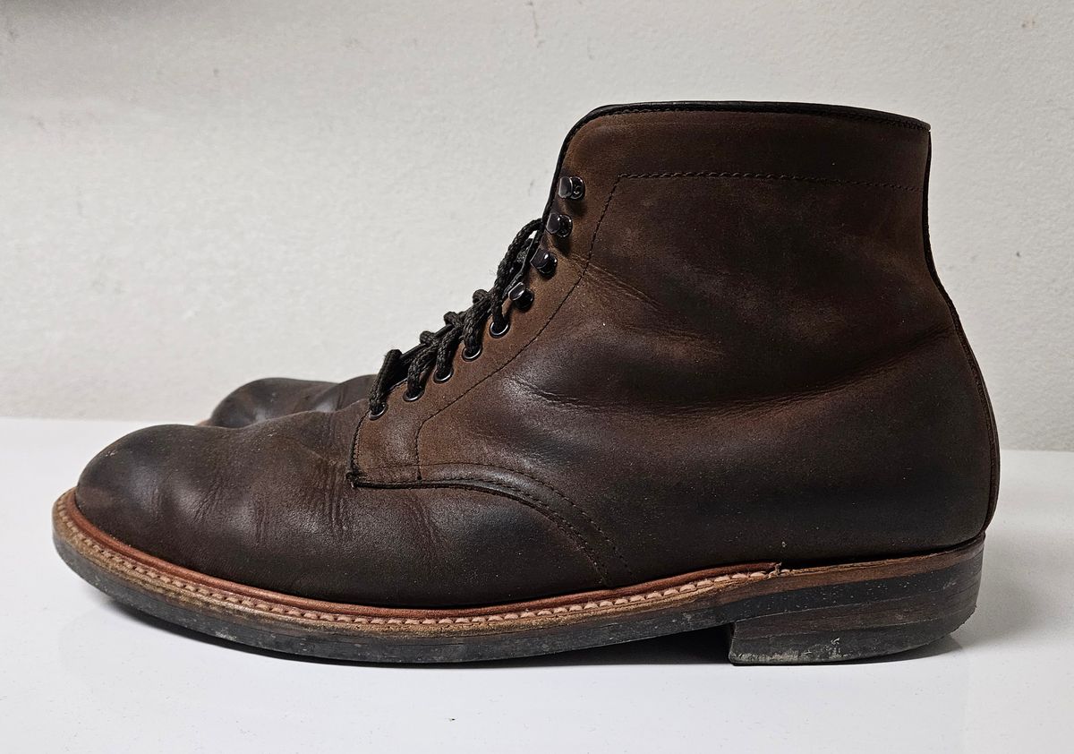Photo by jj4483 on January 4, 2024 of the Alden Plain Toe Boot in Horween Tobacco Smooth Chamois.