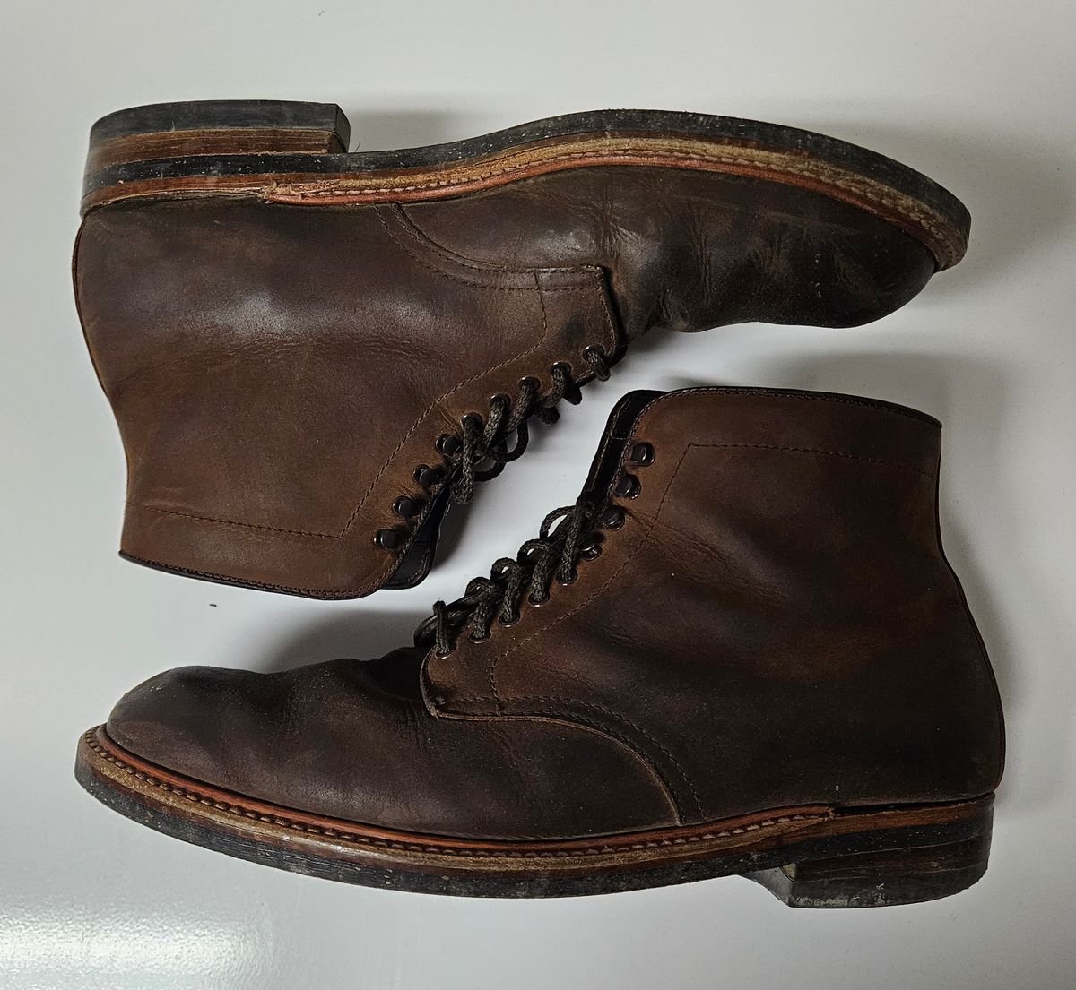Photo by jj4483 on January 4, 2024 of the Alden Plain Toe Boot in Horween Tobacco Smooth Chamois.