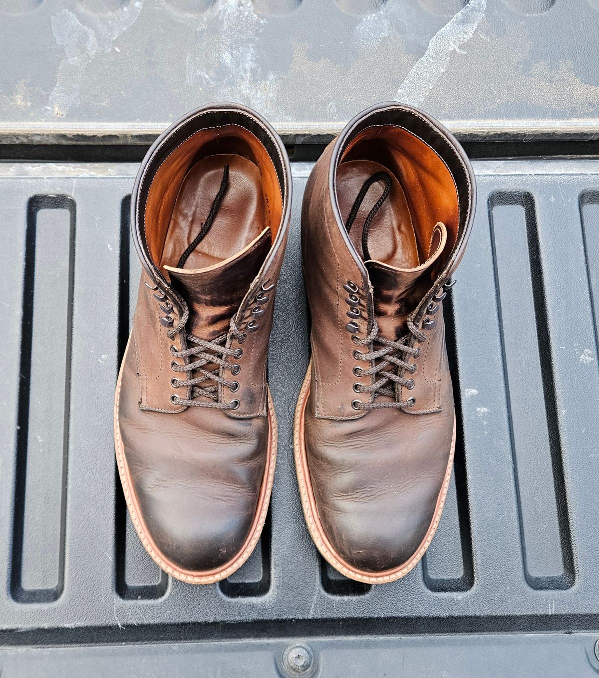 Photo by jj4483 on February 4, 2024 of the Alden Plain Toe Boot in Horween Tobacco Smooth Chamois.