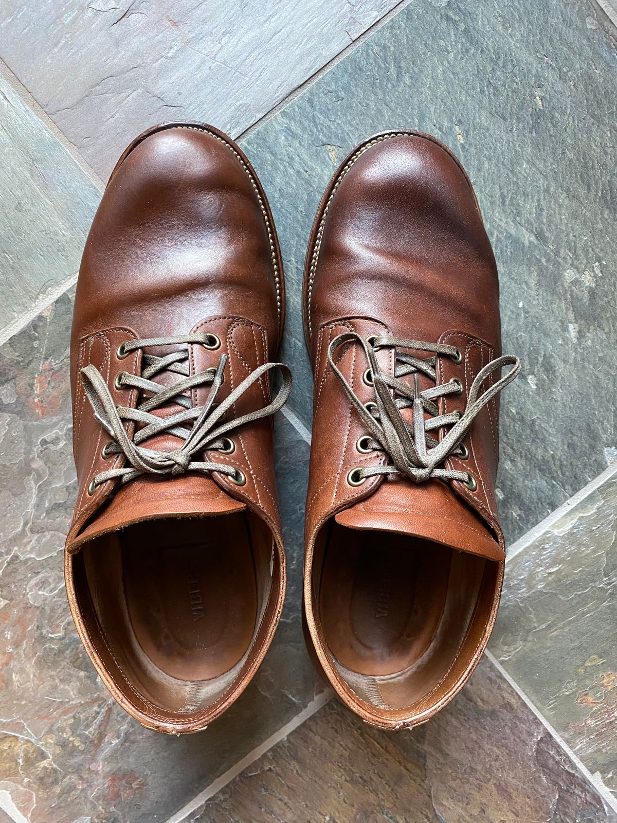 Photo by titletowngoods on March 3, 2023 of the Viberg 145 Oxford in Horween Natural Essex Workshoe Butt.