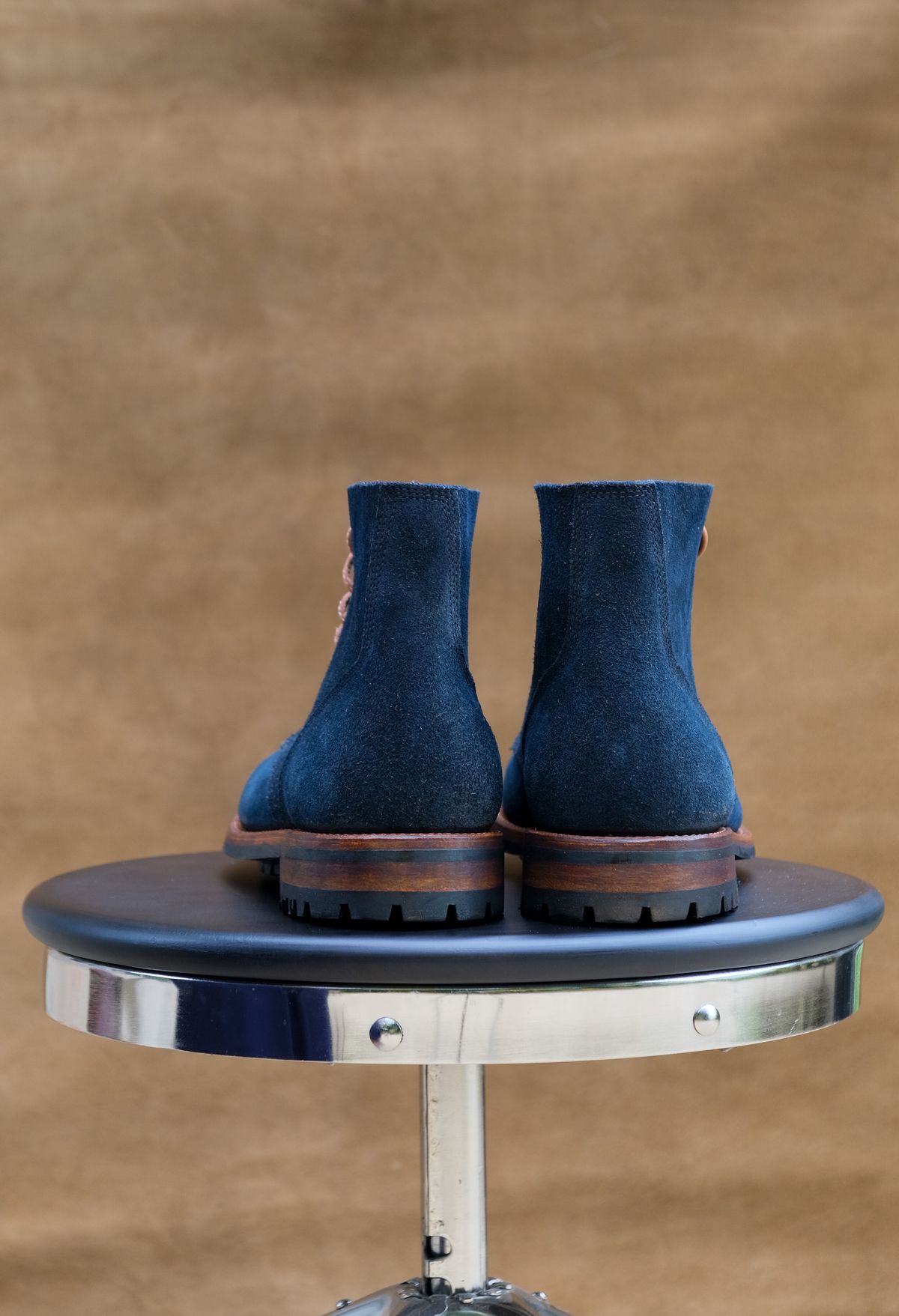 Photo by titletowngoods on October 1, 2023 of the Oak Street Bootmakers Field Boot in Horween Natural Indigo Chromexcel Roughout.