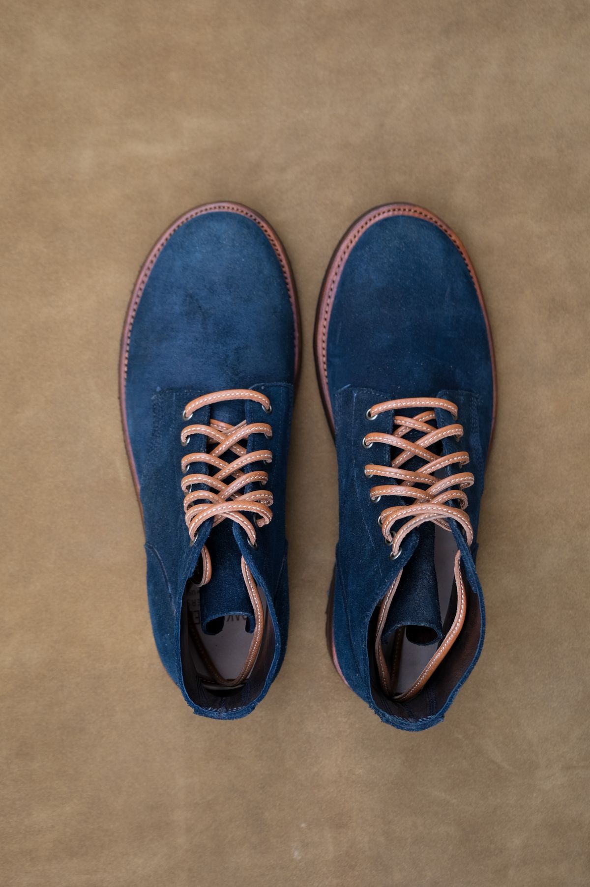 Photo by titletowngoods on October 1, 2023 of the Oak Street Bootmakers Field Boot in Horween Natural Indigo Chromexcel Roughout.