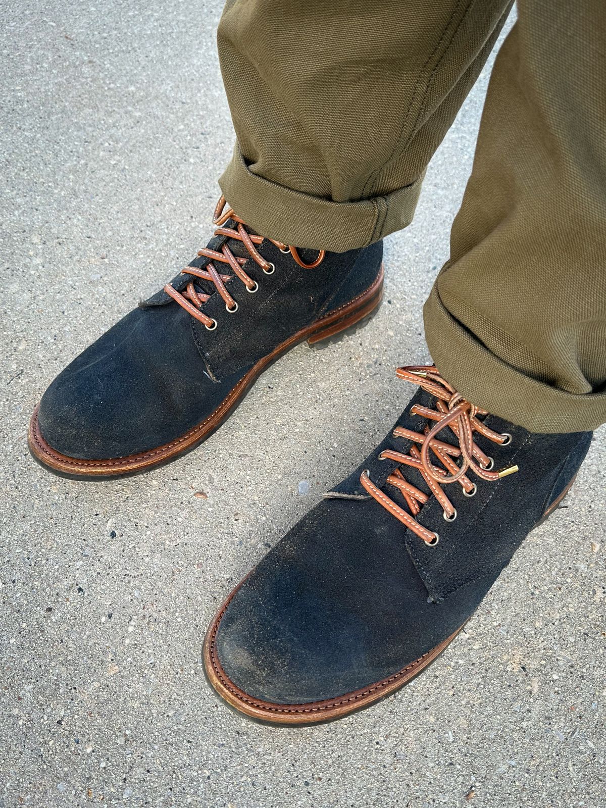 Photo by titletowngoods on November 1, 2023 of the Oak Street Bootmakers Field Boot in Horween Natural Indigo Chromexcel Roughout.