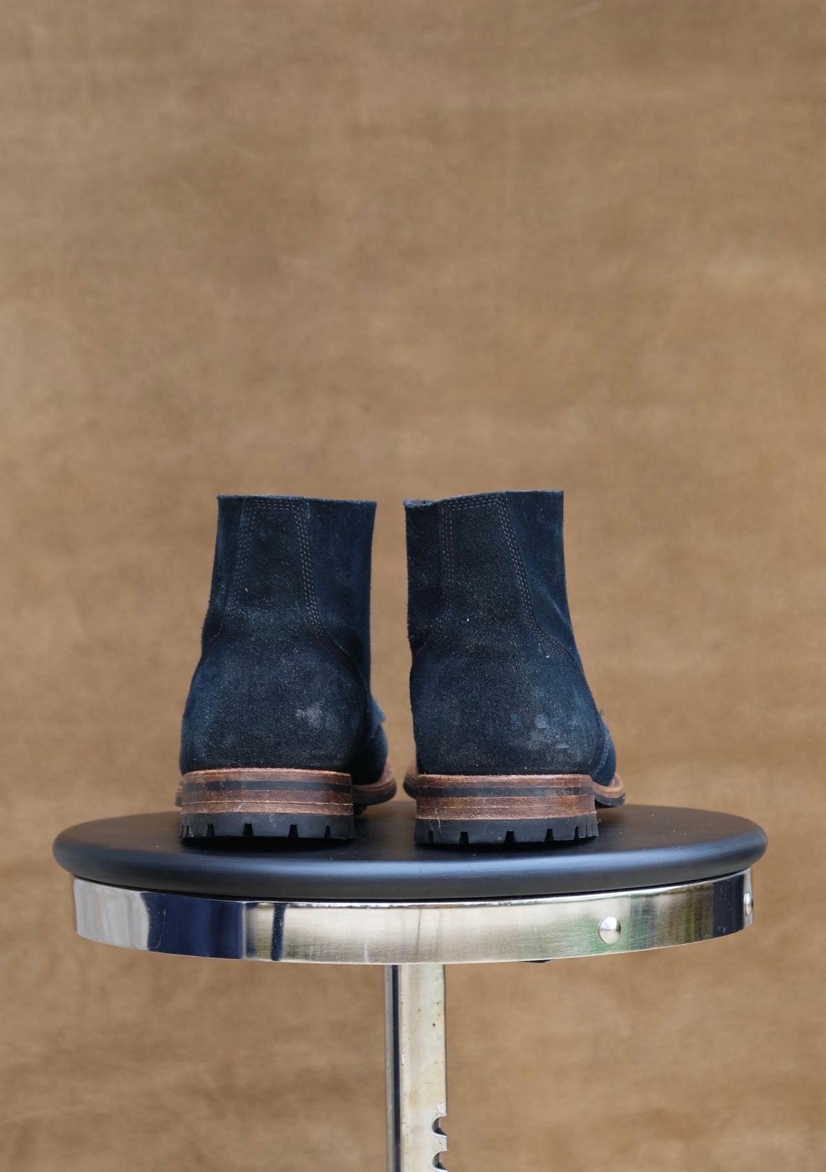 Photo by titletowngoods on November 1, 2023 of the Oak Street Bootmakers Field Boot in Horween Natural Indigo Chromexcel Roughout.