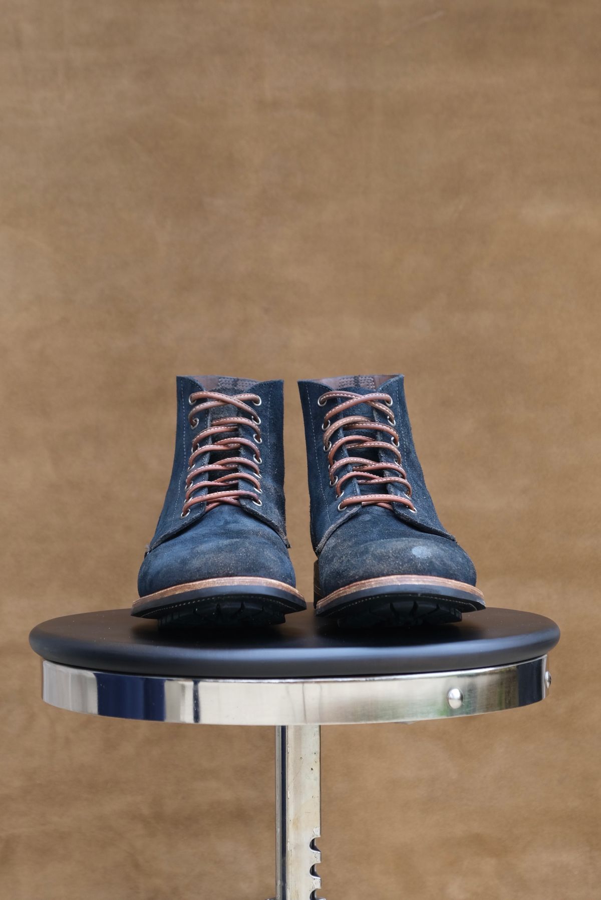Photo by titletowngoods on November 1, 2023 of the Oak Street Bootmakers Field Boot in Horween Natural Indigo Chromexcel Roughout.