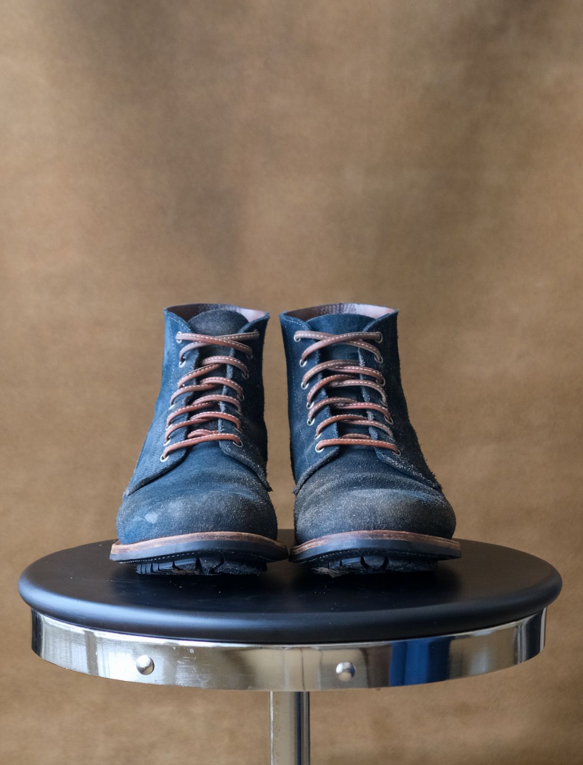Photo by titletowngoods on December 4, 2023 of the Oak Street Bootmakers Field Boot in Horween Natural Indigo Chromexcel Roughout.