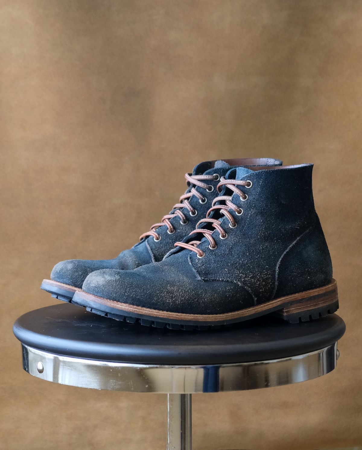 Photo by titletowngoods on December 4, 2023 of the Oak Street Bootmakers Field Boot in Horween Natural Indigo Chromexcel Roughout.