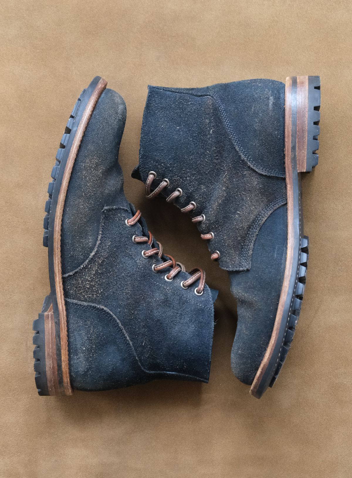 Photo by titletowngoods on December 4, 2023 of the Oak Street Bootmakers Field Boot in Horween Natural Indigo Chromexcel Roughout.