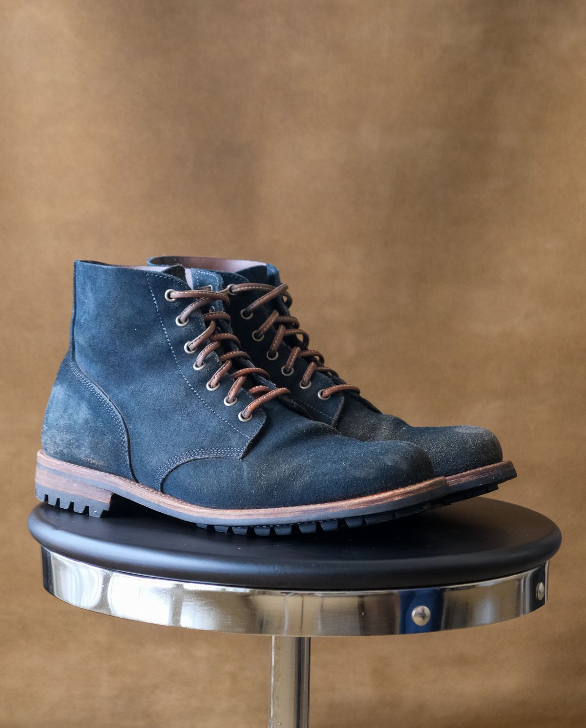 Photo by titletowngoods on December 4, 2023 of the Oak Street Bootmakers Field Boot in Horween Natural Indigo Chromexcel Roughout.