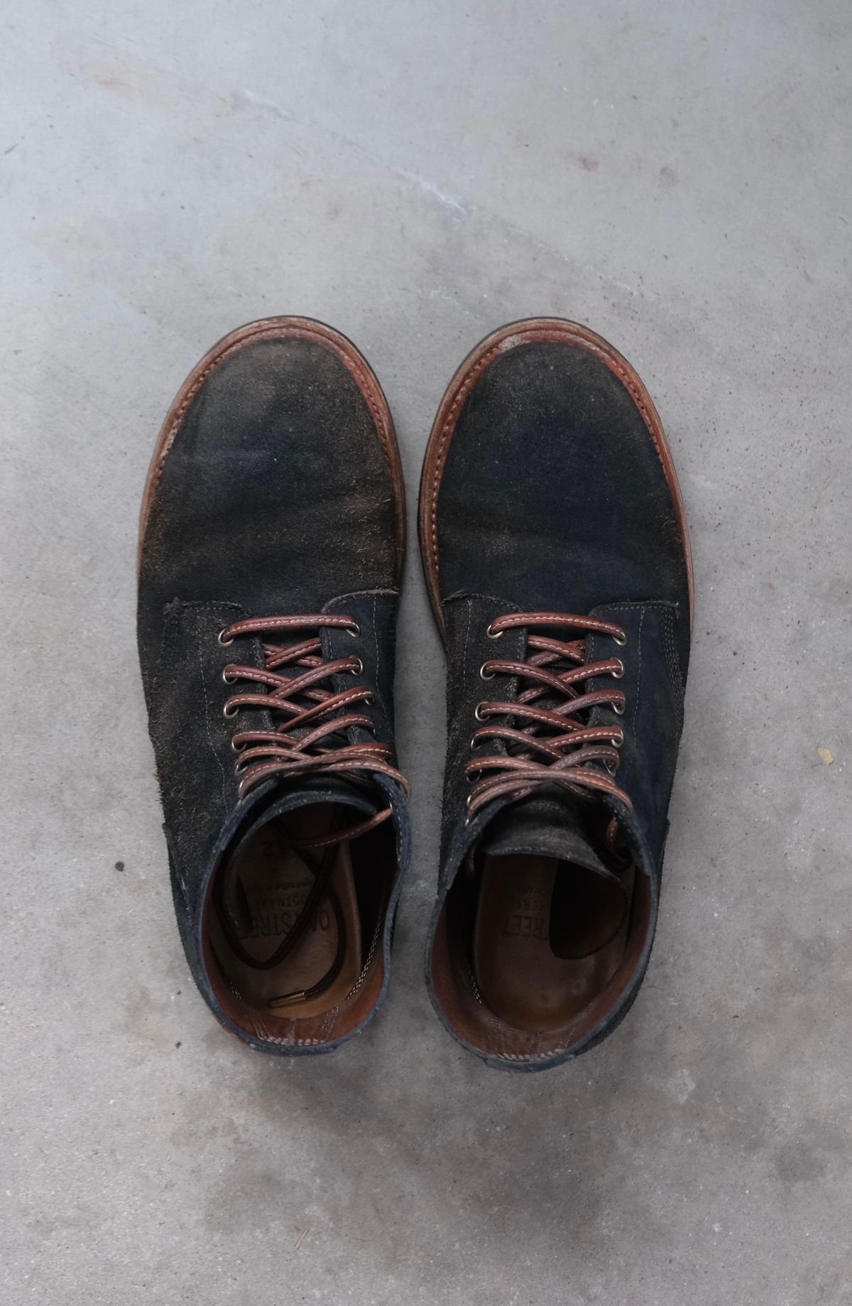 Photo by titletowngoods on February 4, 2024 of the Oak Street Bootmakers Field Boot in Horween Natural Indigo Chromexcel Roughout.