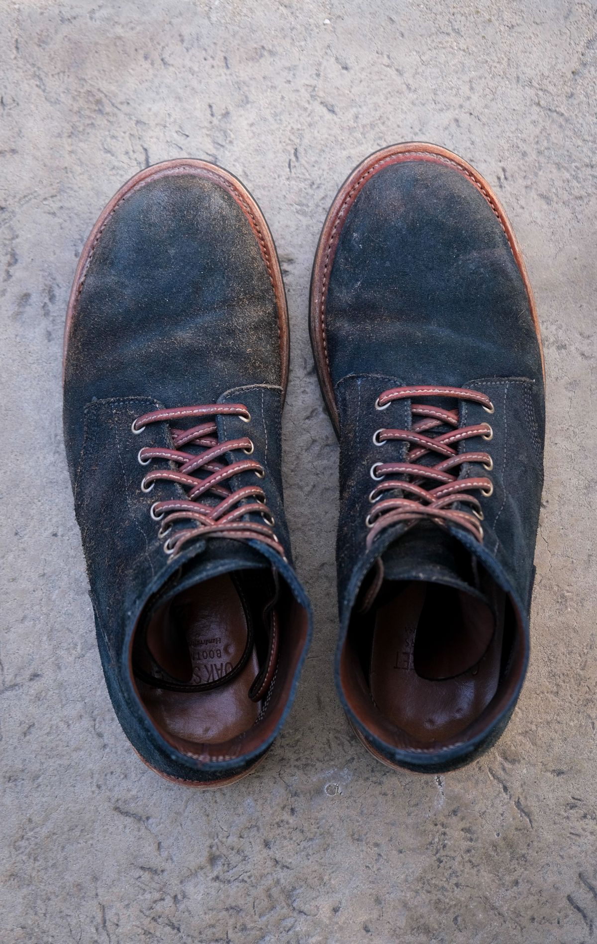 Photo by titletowngoods on March 3, 2024 of the Oak Street Bootmakers Field Boot in Horween Natural Indigo Chromexcel Roughout.