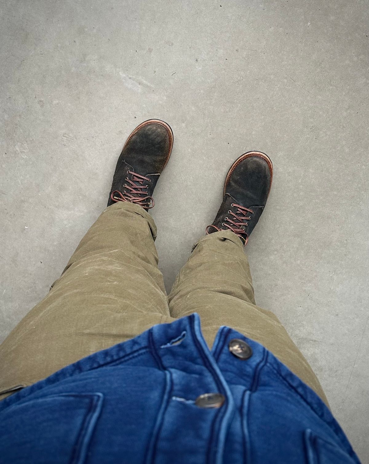Photo by titletowngoods on April 4, 2024 of the Oak Street Bootmakers Field Boot in Horween Natural Indigo Chromexcel Roughout.