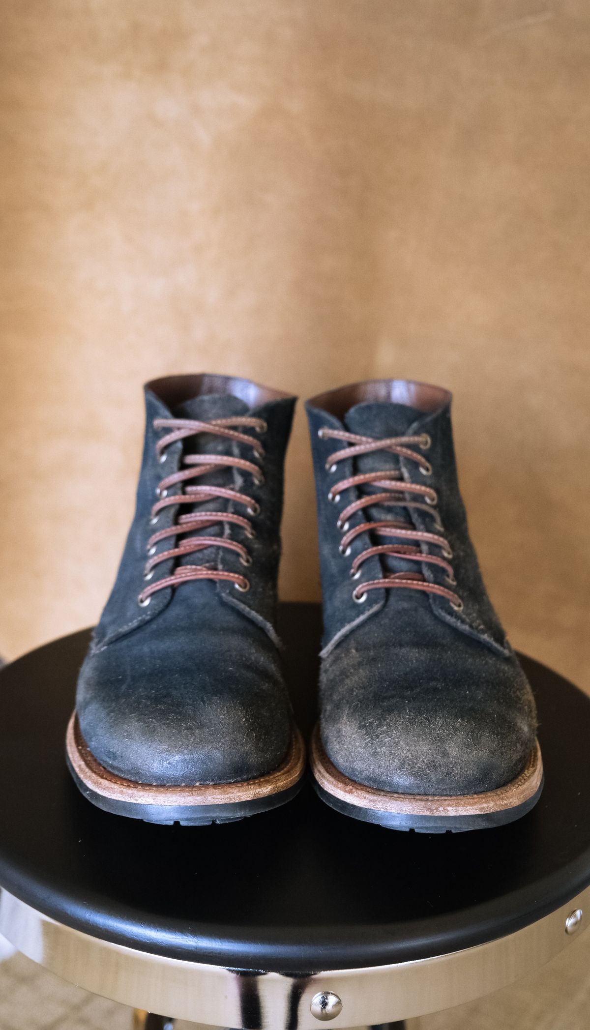 Photo by titletowngoods on April 4, 2024 of the Oak Street Bootmakers Field Boot in Horween Natural Indigo Chromexcel Roughout.